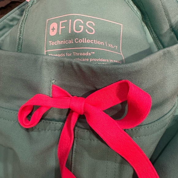 Figs Kade Cargo Scrub Pant in Surgical Green - XS/T - Picture 3 of 3